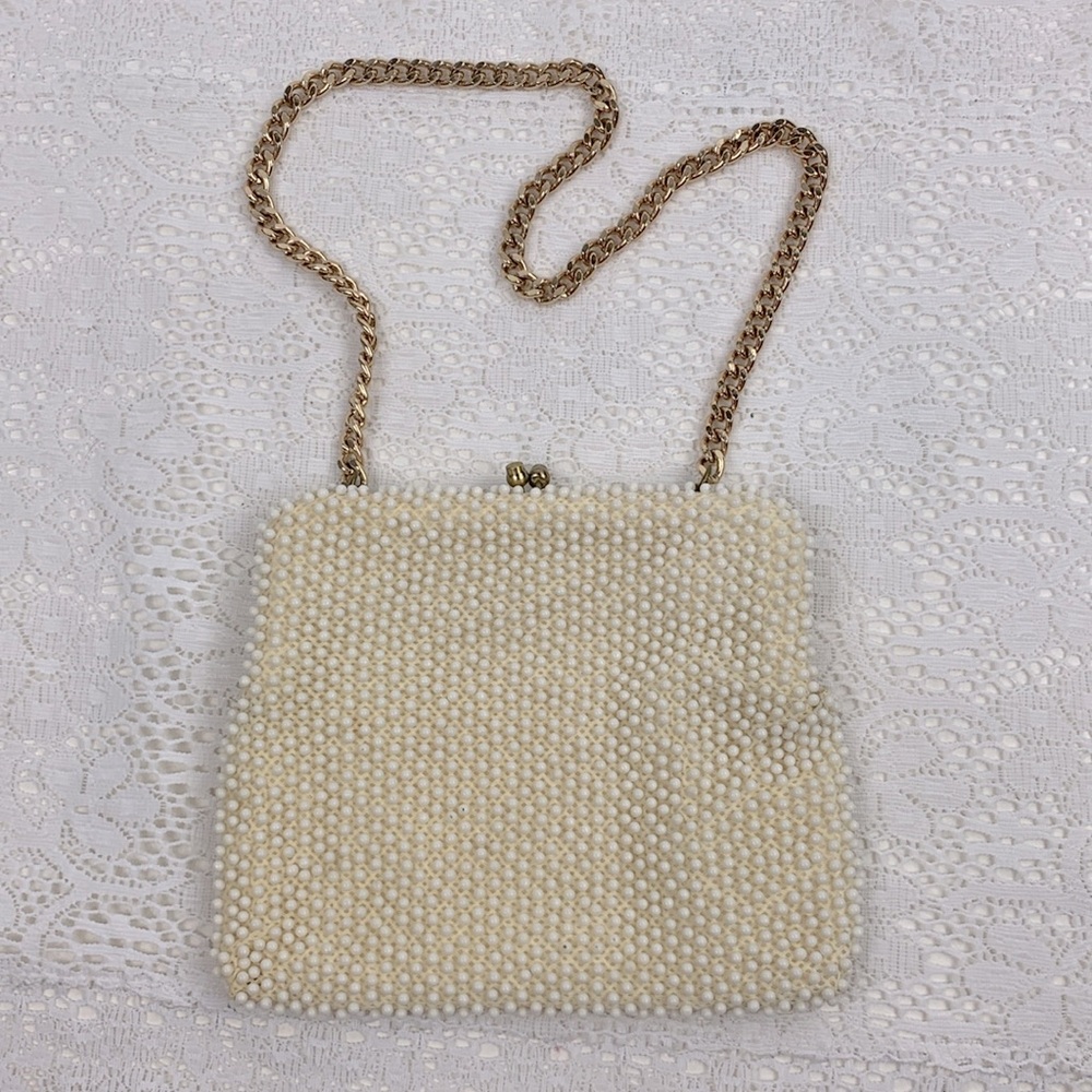Vintage Beaded Chain strap Handbag Clutch Made Japan Creme Gold lined Kiss lock